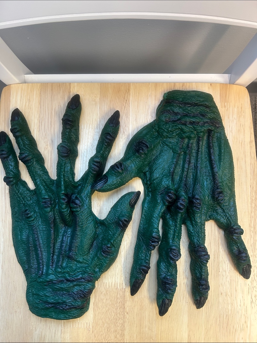 Green textured monster or swamp creature latex costume gloves Halloween Unisex